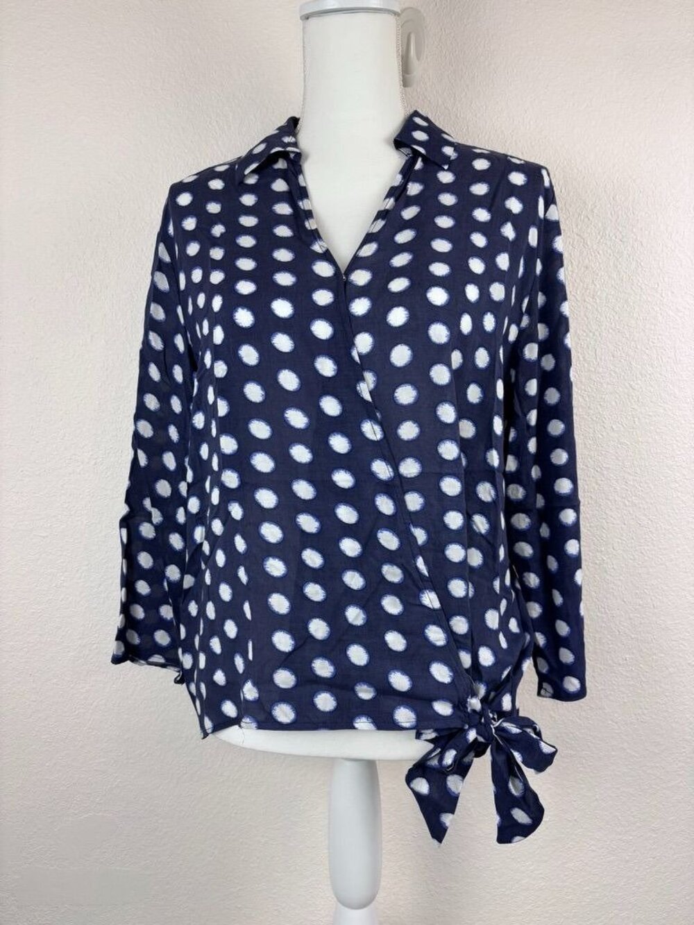 Mac Dougal & Houston medium navy dot side tie 3/4 sleeve‎ collared wrap blouse
